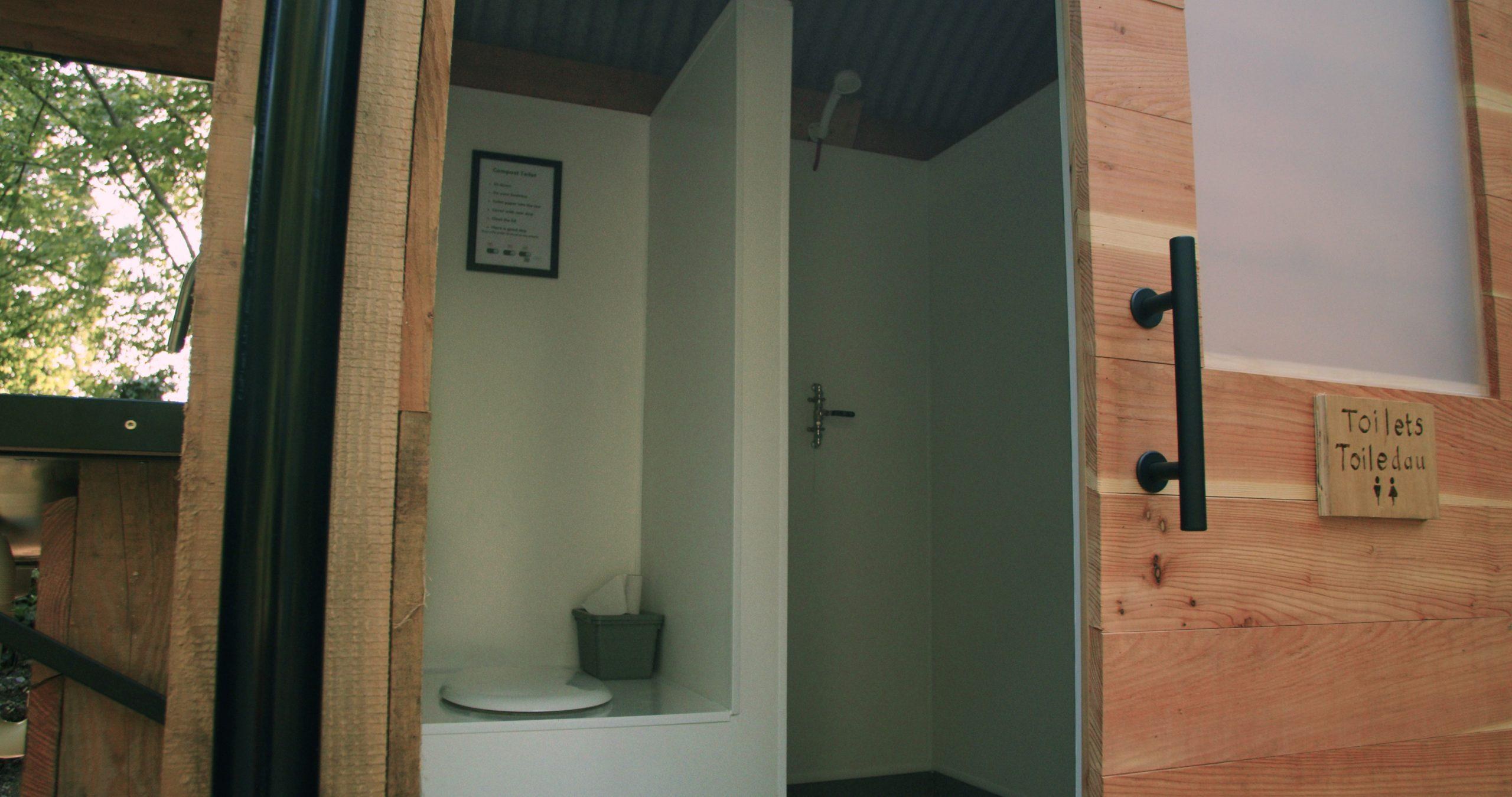 Toilet_and_Shower_01